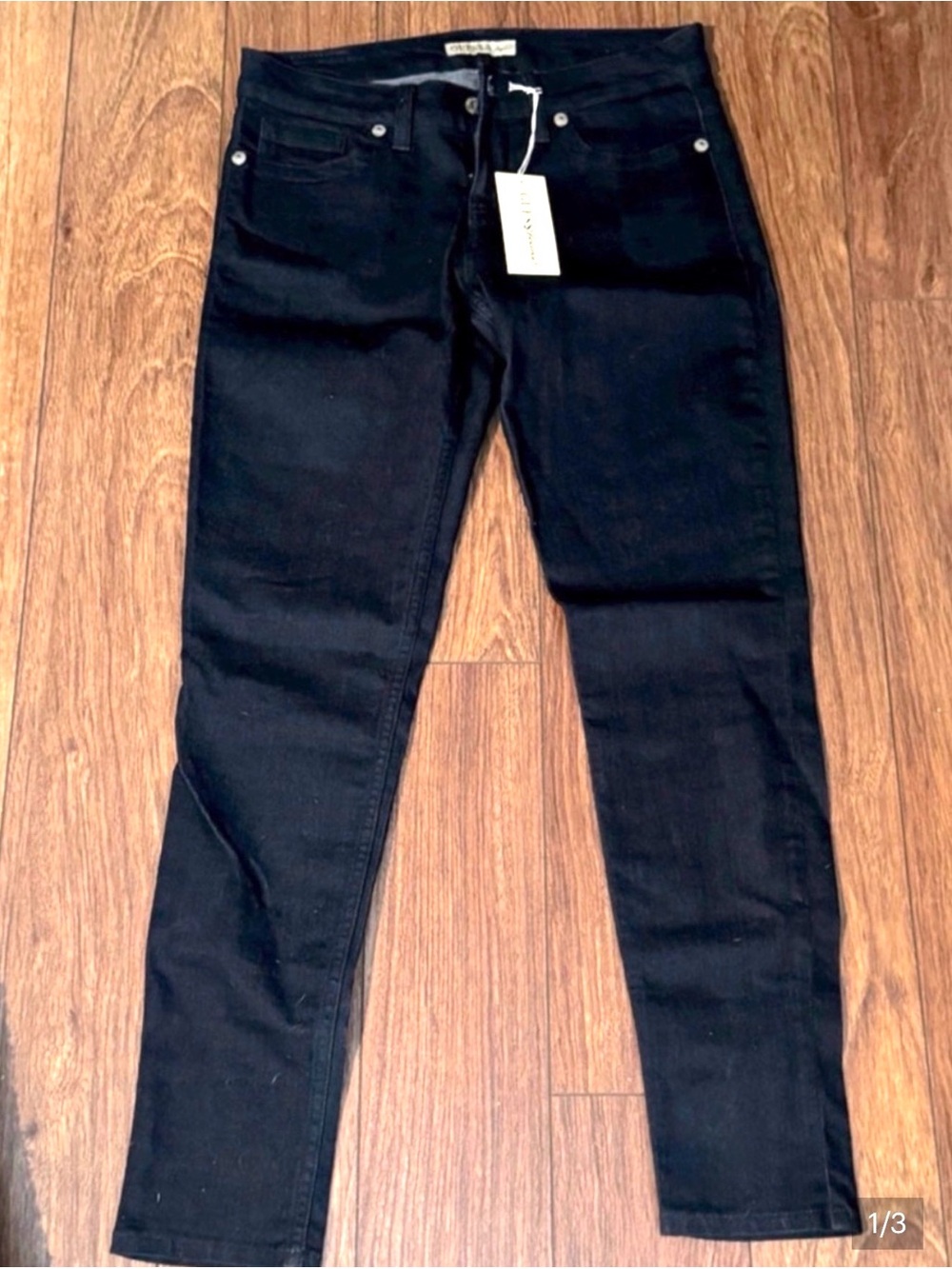 Guess dark wash skinny jeans size 28R